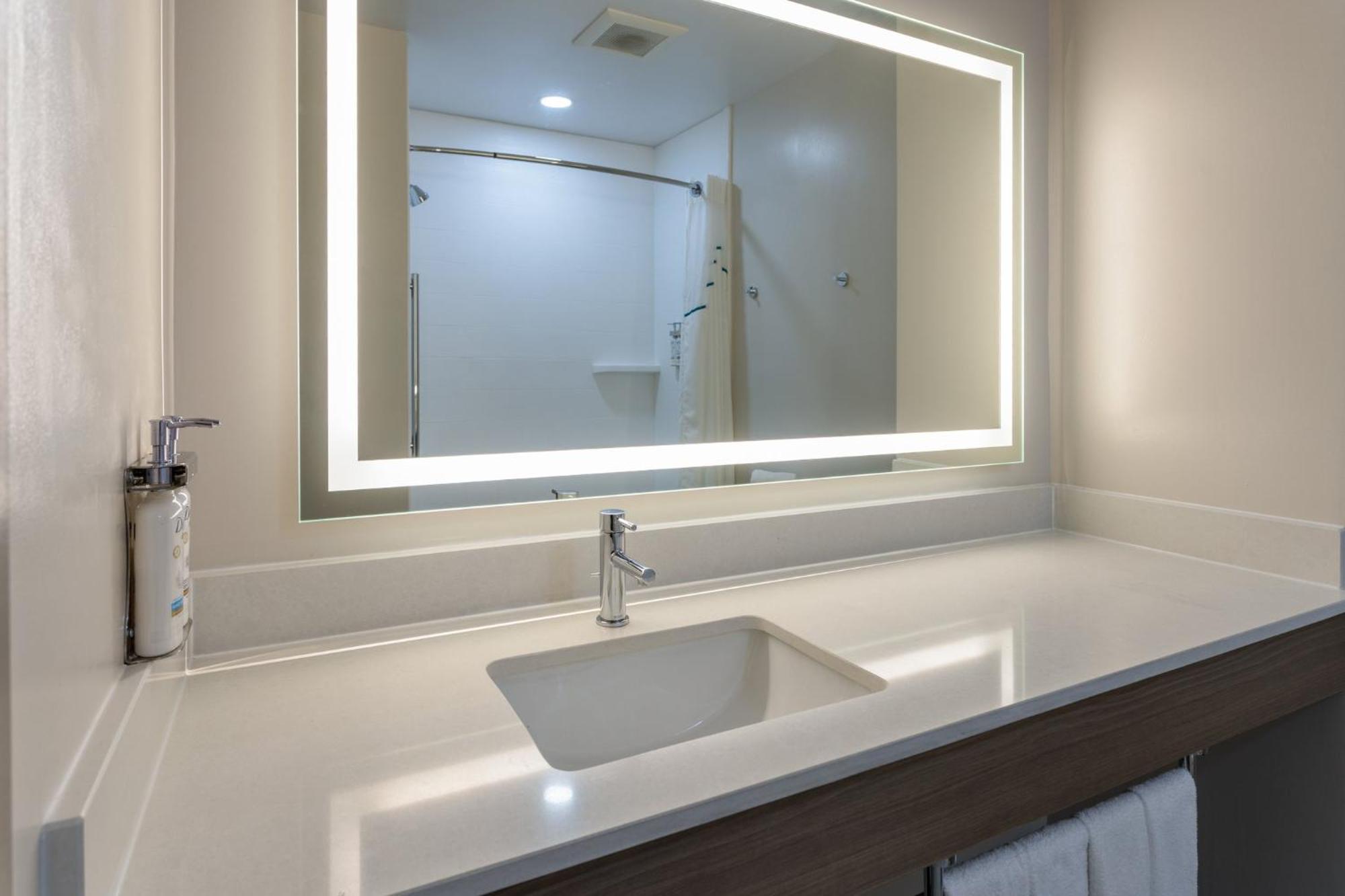 Holiday Inn Express Hotel & Suites Vineland Millville By Ihg Exterior foto