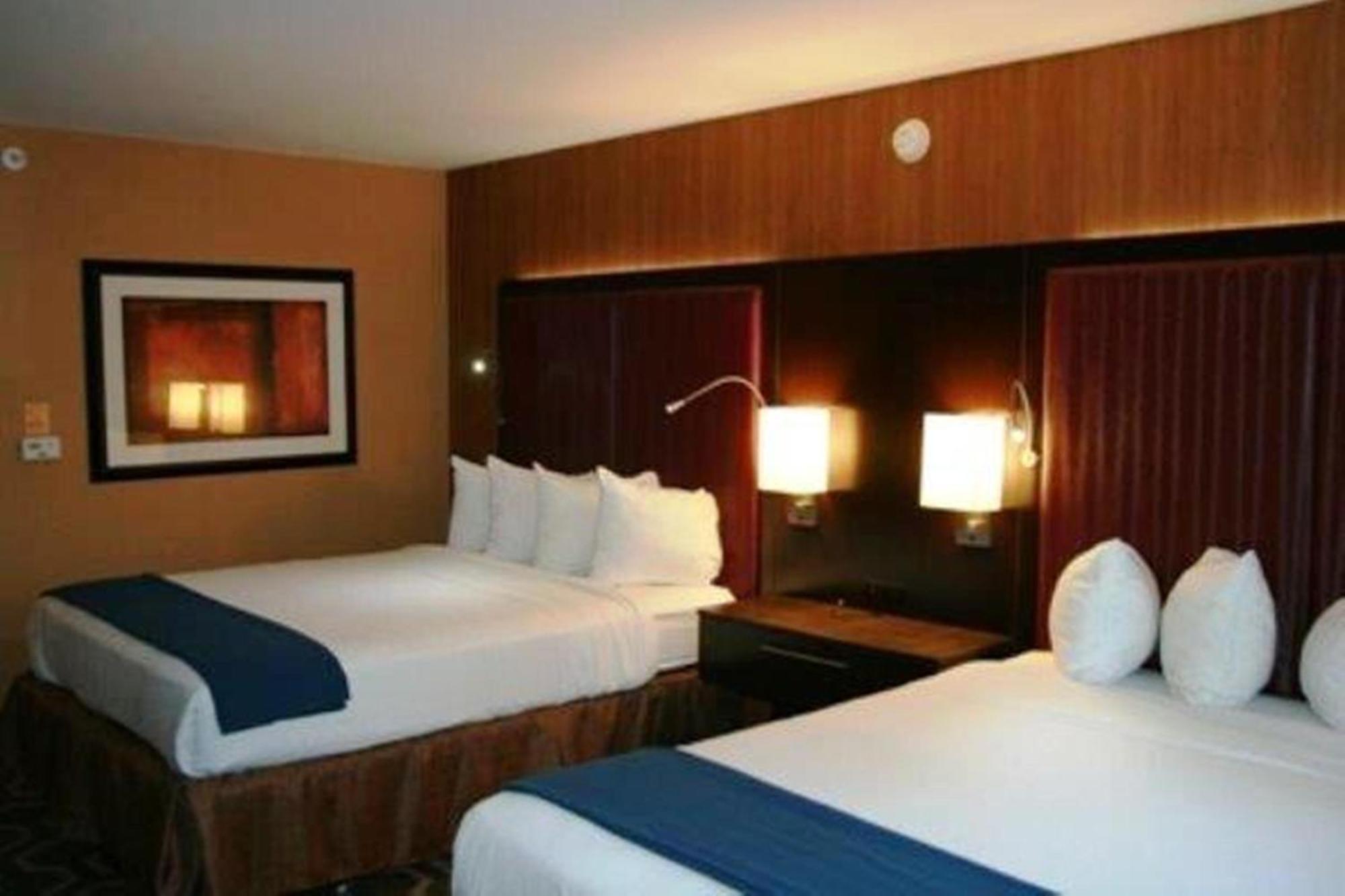 Holiday Inn Express Hotel & Suites Vineland Millville By Ihg Exterior foto